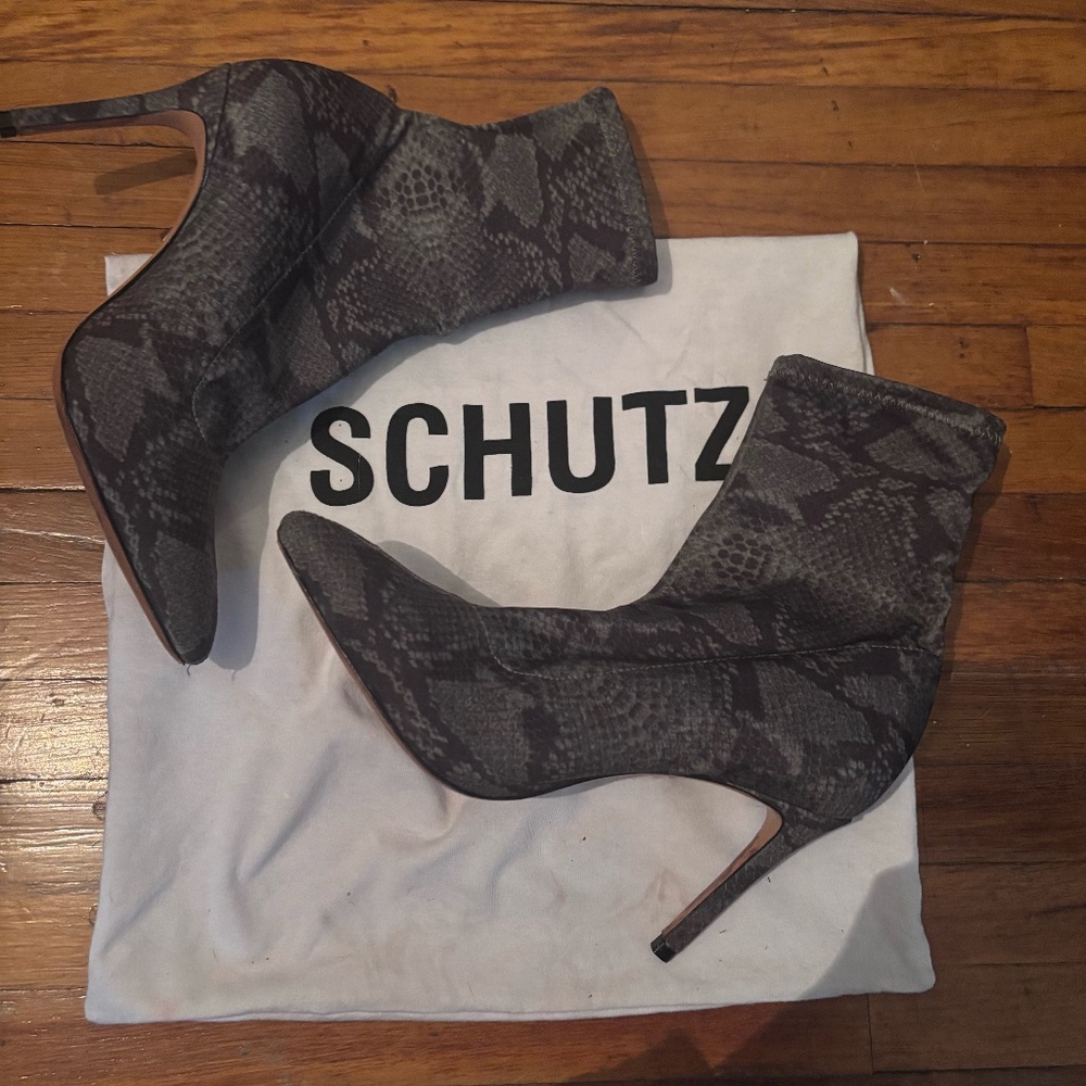 7B Schulz python snake print textile upper leather sole heel ankle bootie sock